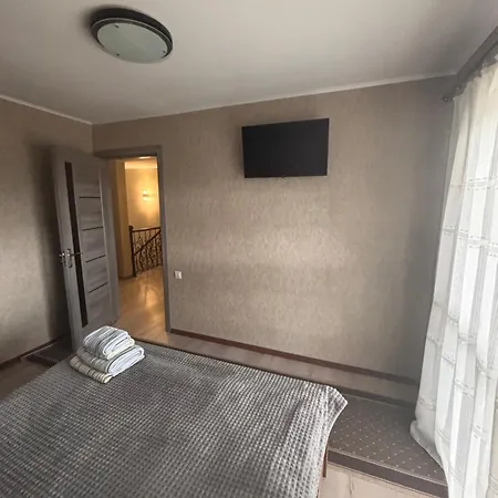 в обіймах карпат-шале 2 *